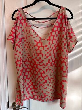 Soprano Coral-Pink Patterned Cold-Shoulder V-Neck Blouse